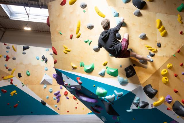 Climbers on the overhang wall at BoulderRyn