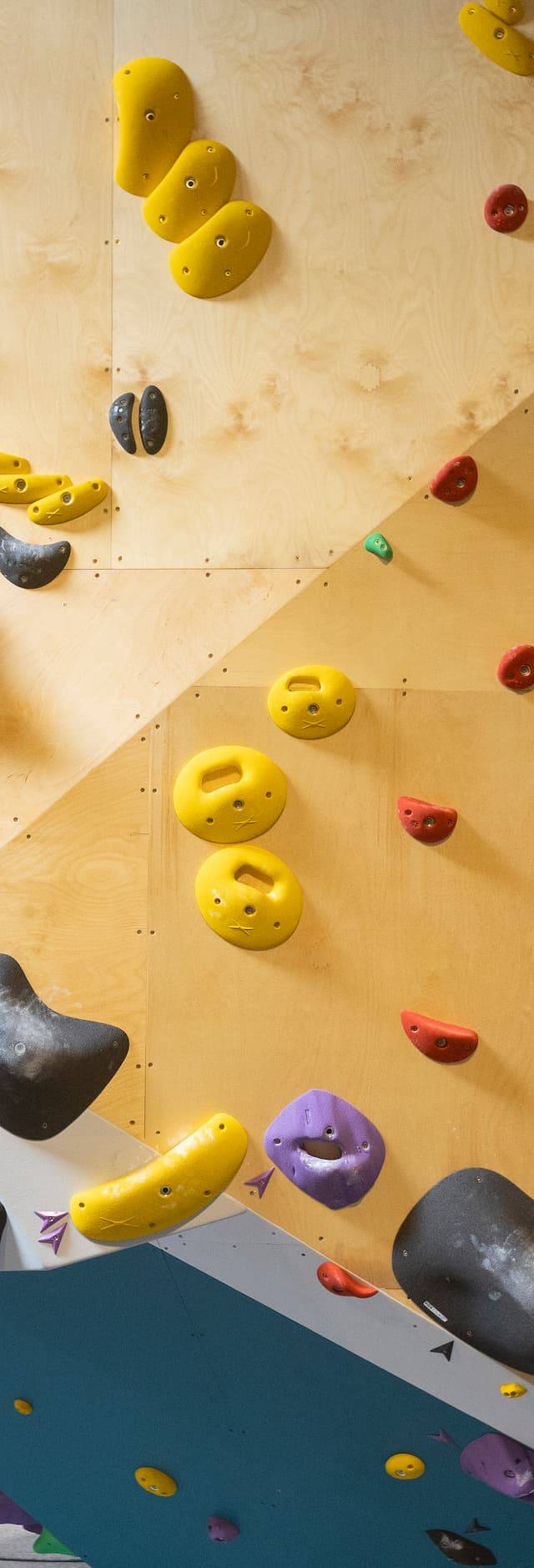 Climbers on the overhang wall at BoulderRyn